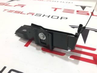 Крепление бампера переднего Zeekr 001 1 поколение 2023