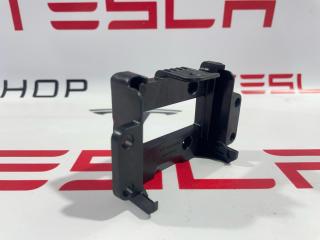 Кронштейн крепления радара Jaguar 2020, 1271015046