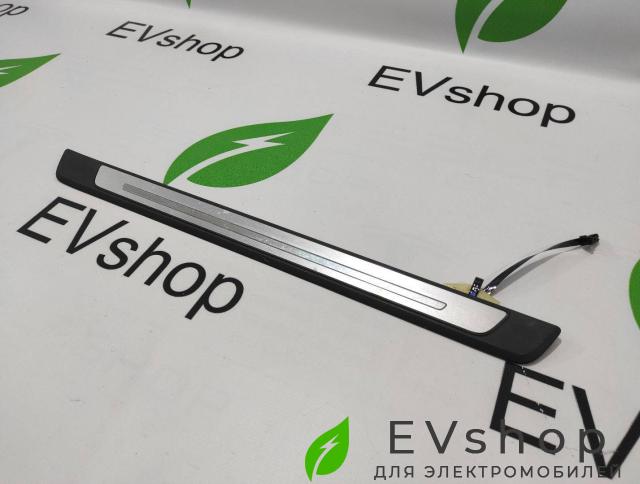 Накладка декоративная порога Audi e-tron 1 поколение 2019, электро, 4KE.947.418 - фото №1